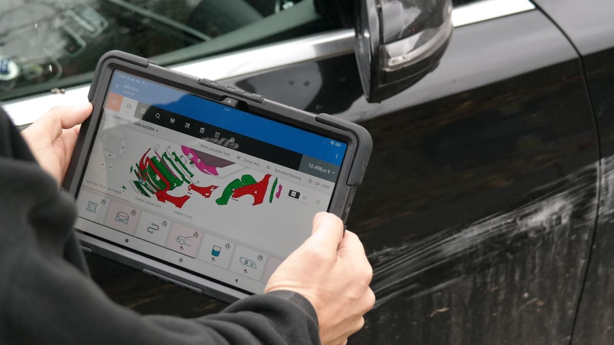 Kfz Gutachter Herten: Schadenaufnahme mit dem Tablet
